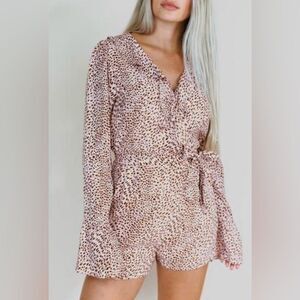 Kittenish blush leopard print long sleeve romper with pockets size XS